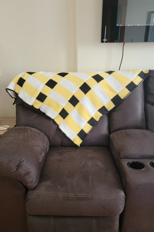 Bold & Beautiful: A Revamped Gingham Knit Blanket Pattern